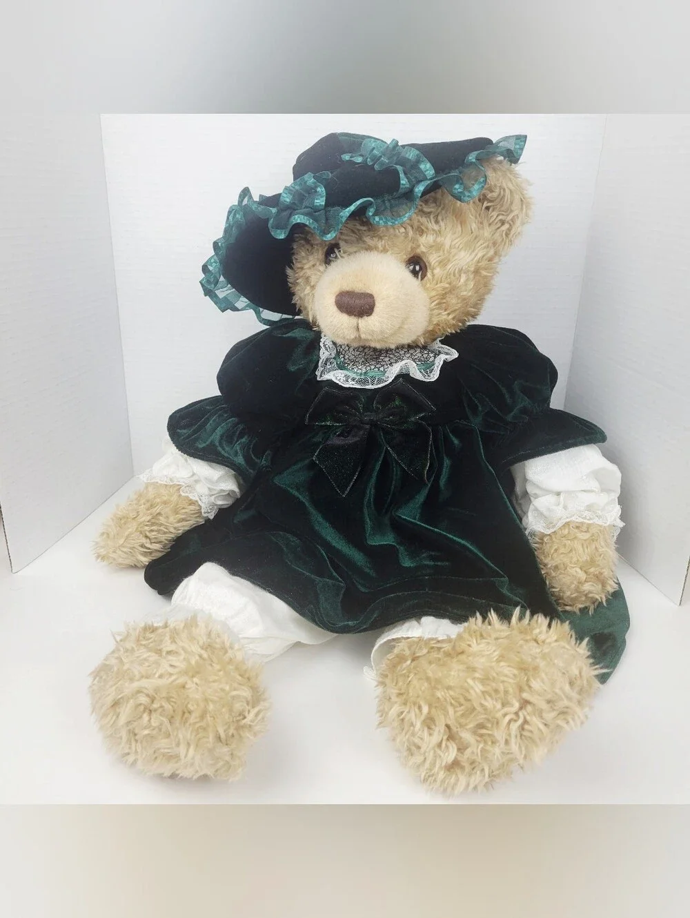 Vtg~JCPenney Holiday Collection Golden Bear Plush~Green Velvet Dress Hat 27